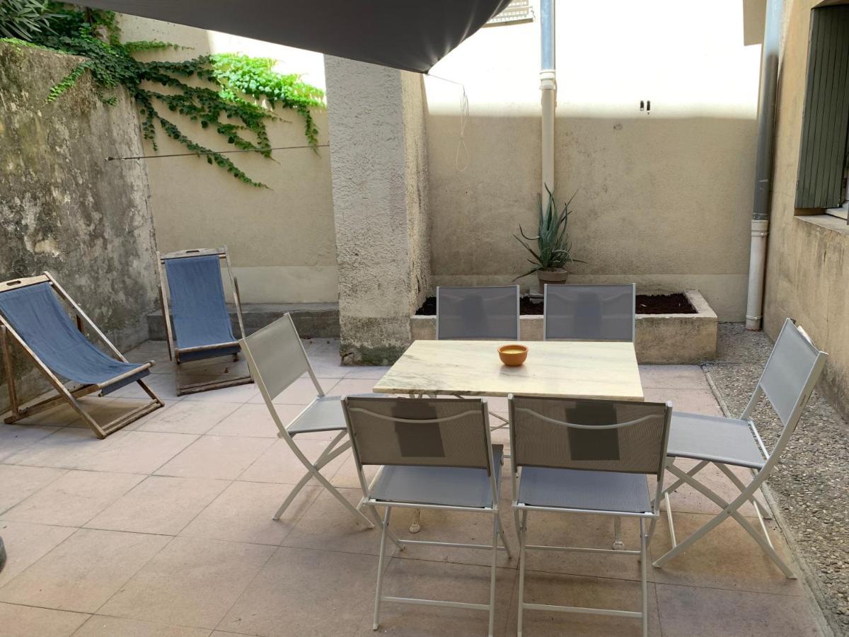 Appartement Intra Muros Avec Cour Privee อาวีญง ภายนอก รูปภาพ