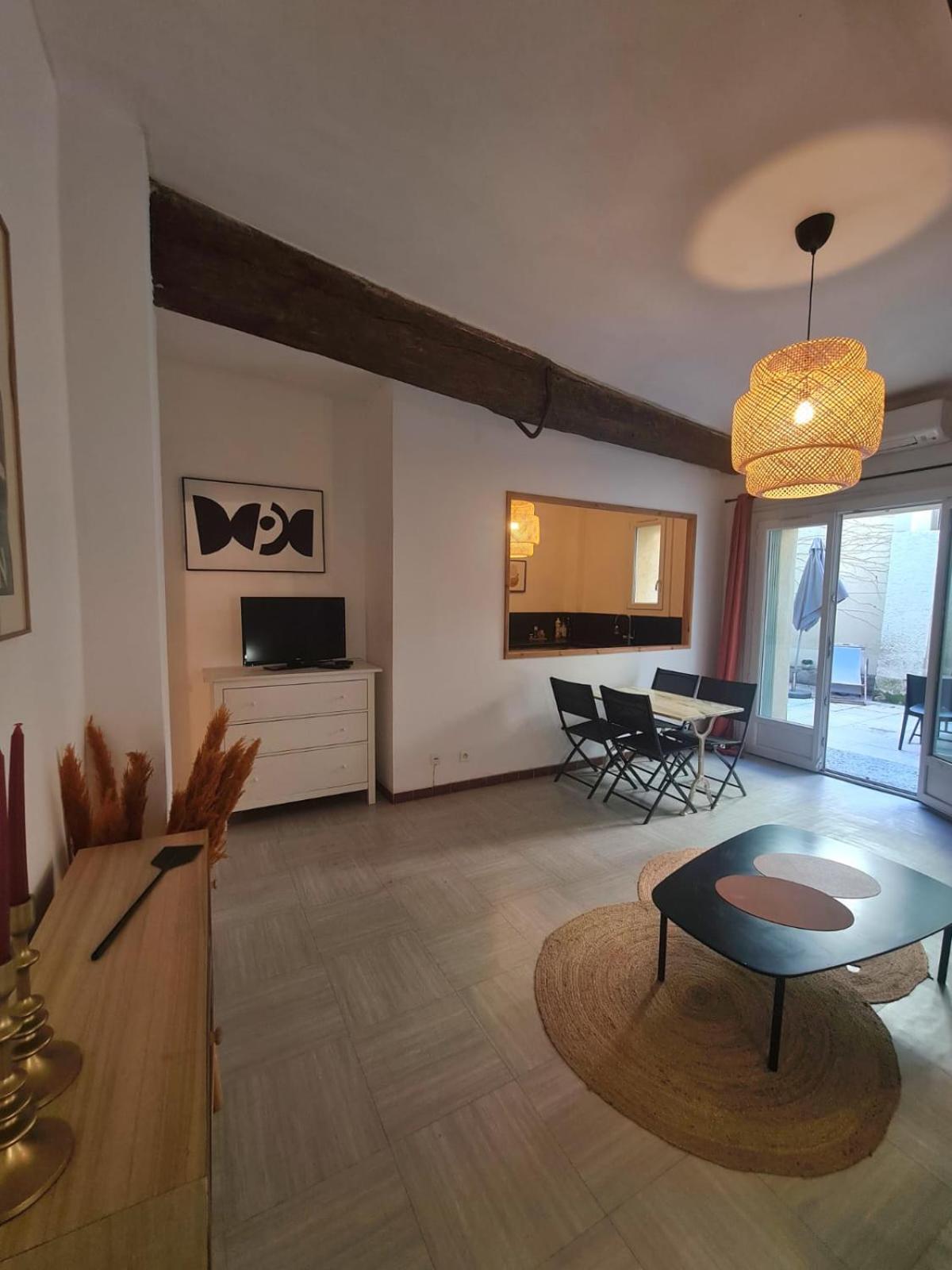 Appartement Intra Muros Avec Cour Privee อาวีญง ภายนอก รูปภาพ