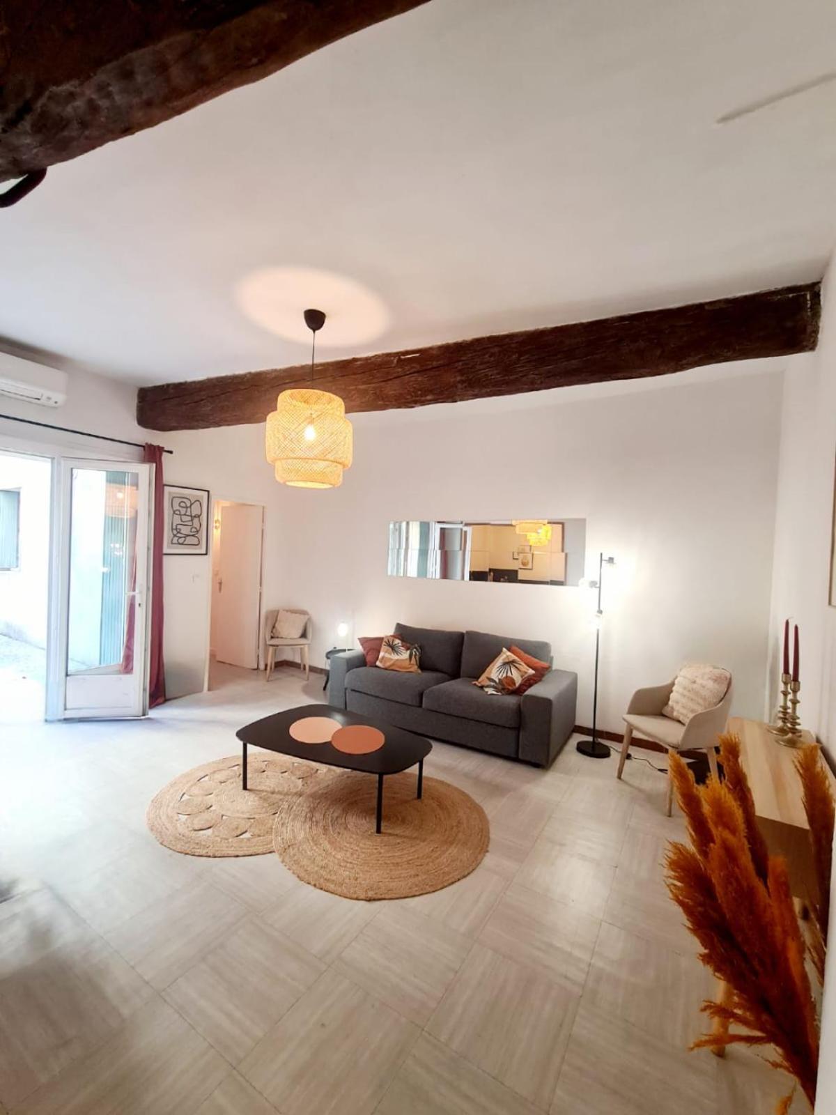 Appartement Intra Muros Avec Cour Privee อาวีญง ภายนอก รูปภาพ